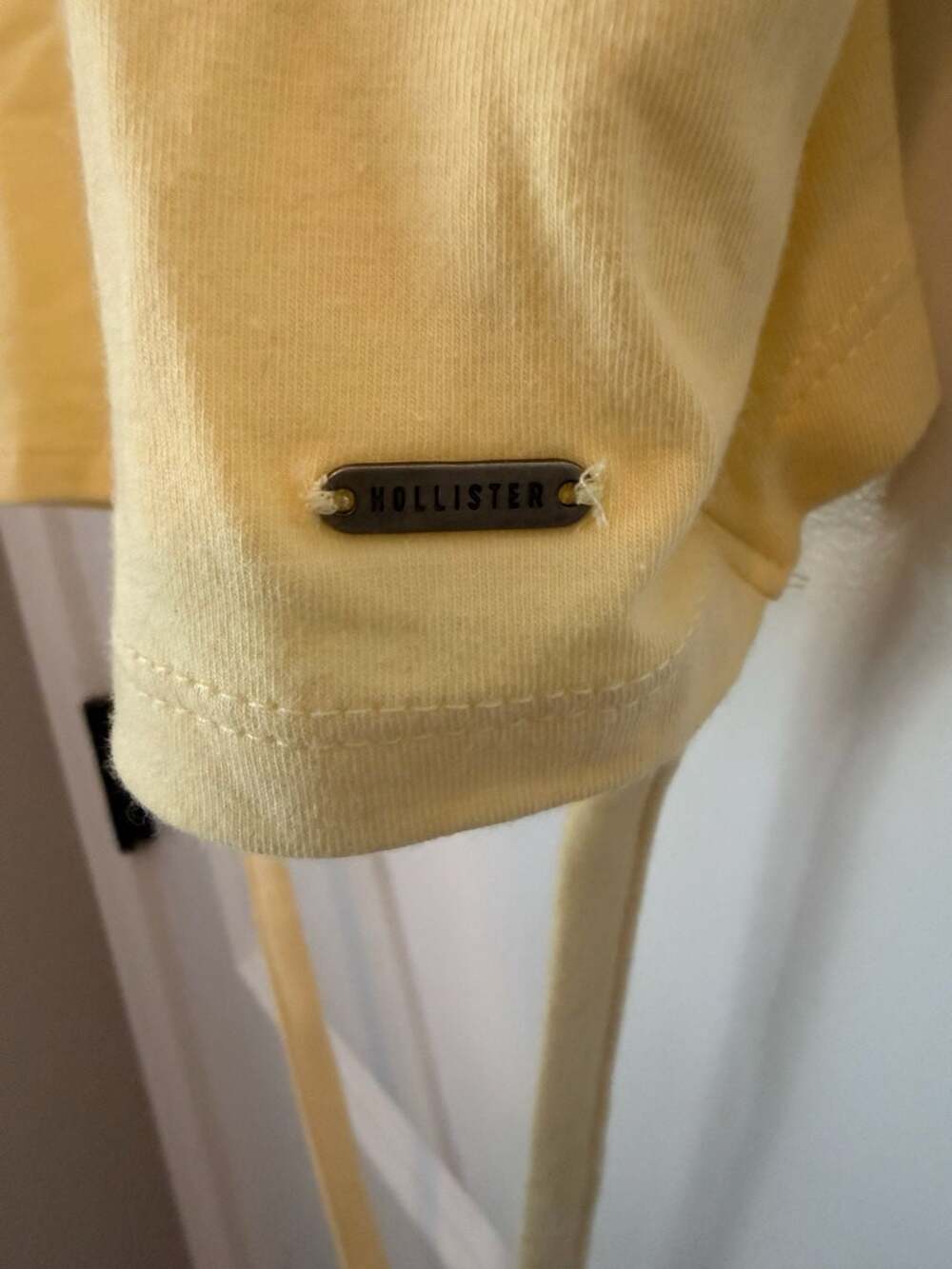 NWT Hollister Must-Have Collection Yellow Tie-Back Crop Tank Top Size Medium - Picture 3 of 5